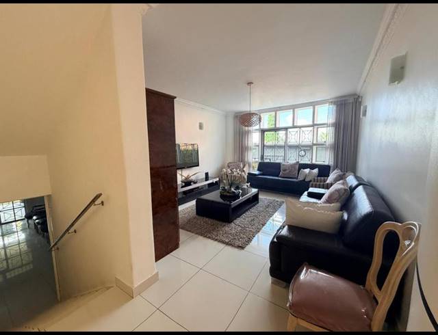 7 BEDROOM HOUSE FOR SALE IN CLAUDIUS